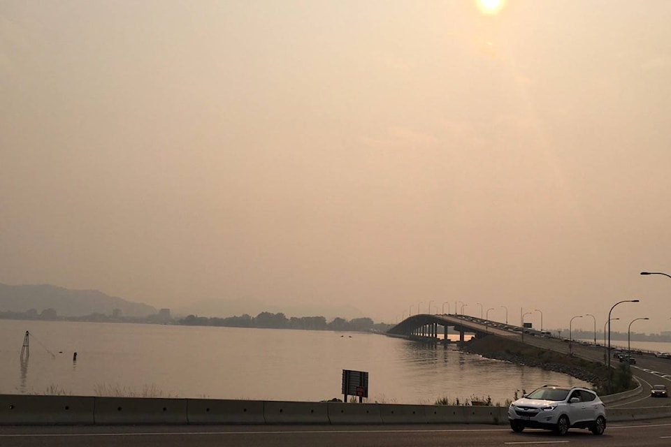 8171536_web1_170711-BPD-okanagan-lake-smoke