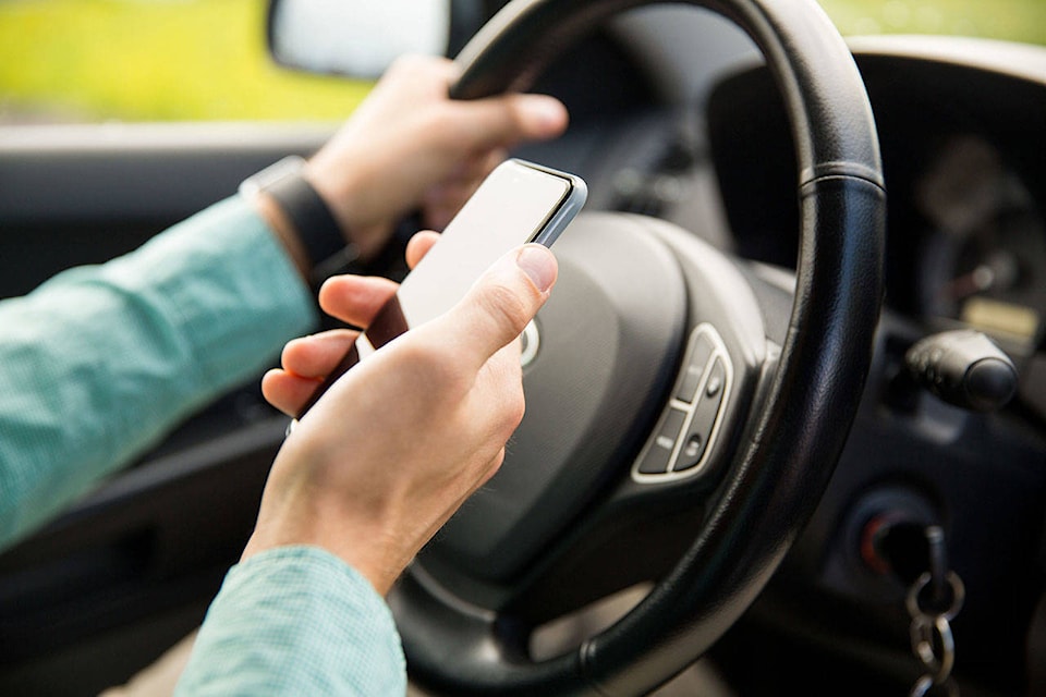 8192847_web1_distracted-driving-59641593_l-M