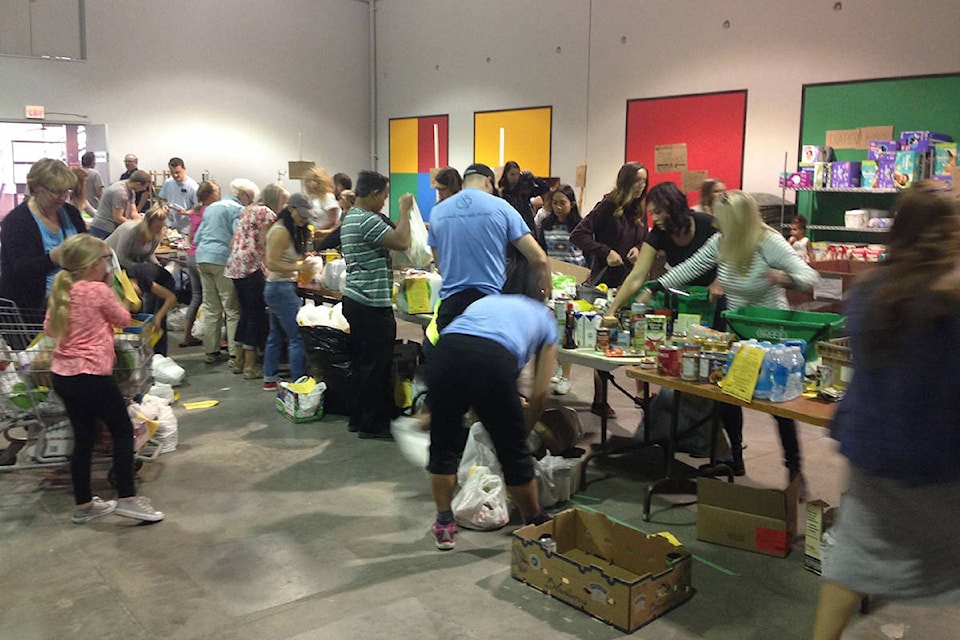 8570342_web1_170920-KCN-food-drive