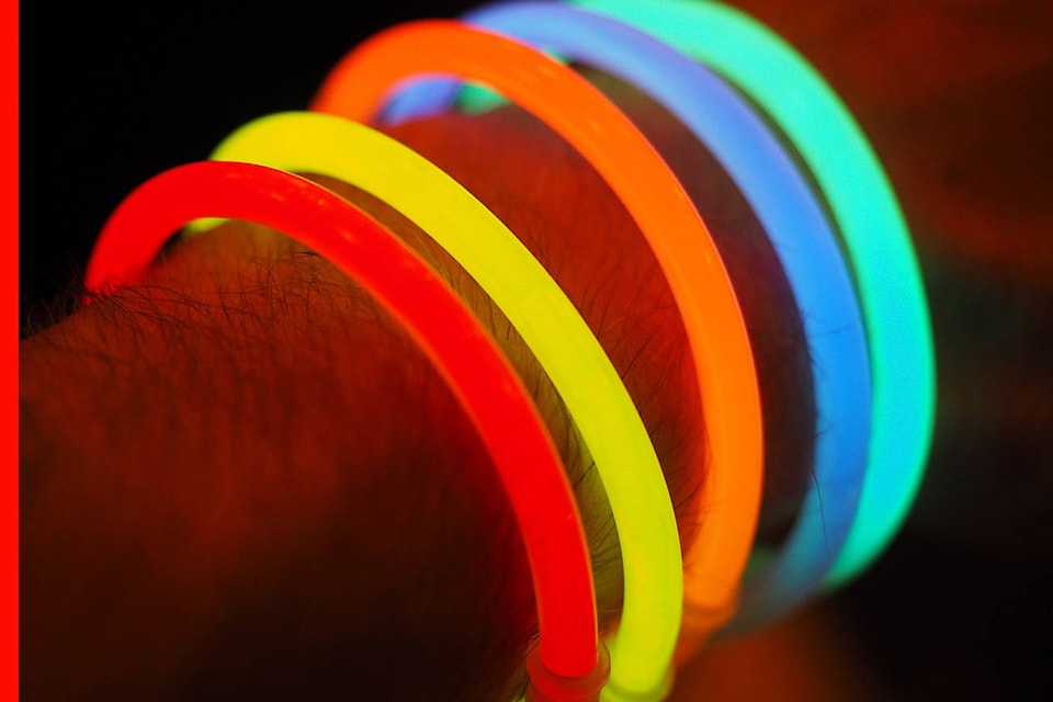 8666976_web1_170927-KCN-glow-sticks_2