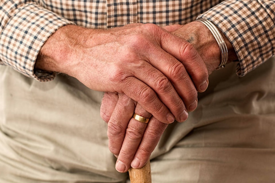 8672880_web1_170927-KCN-senior-hands