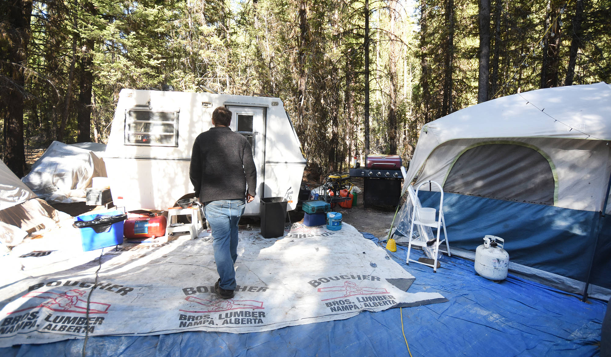 8716860_web1_170929-PWN-Homeless-camp-03