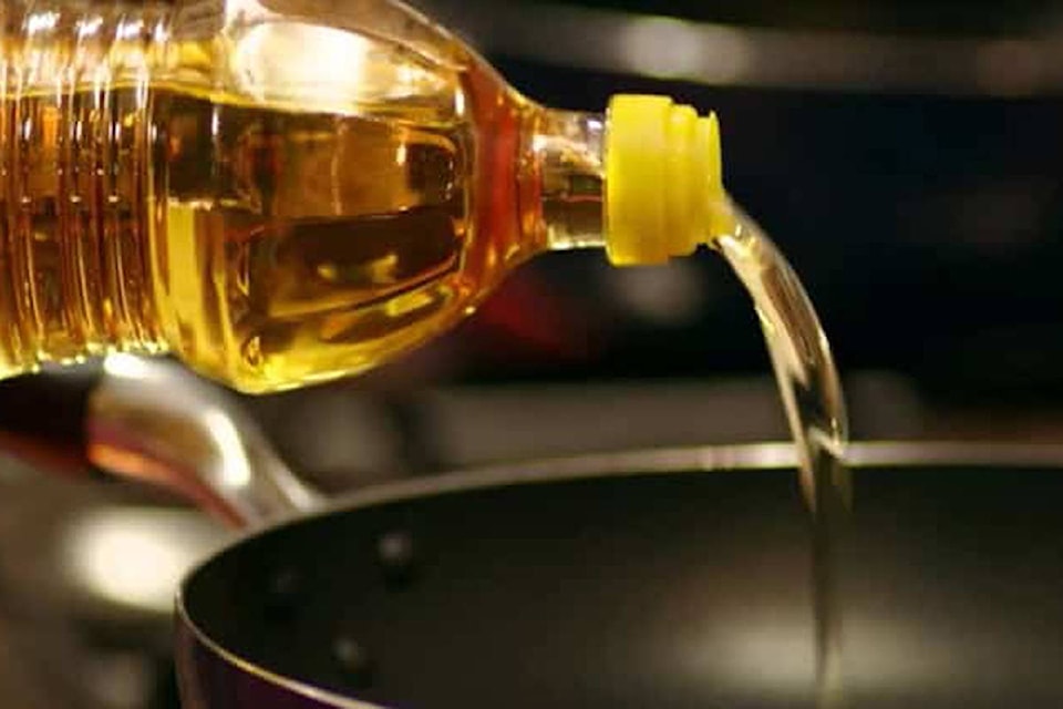8813331_web1_171006-KCN-cooking-oil