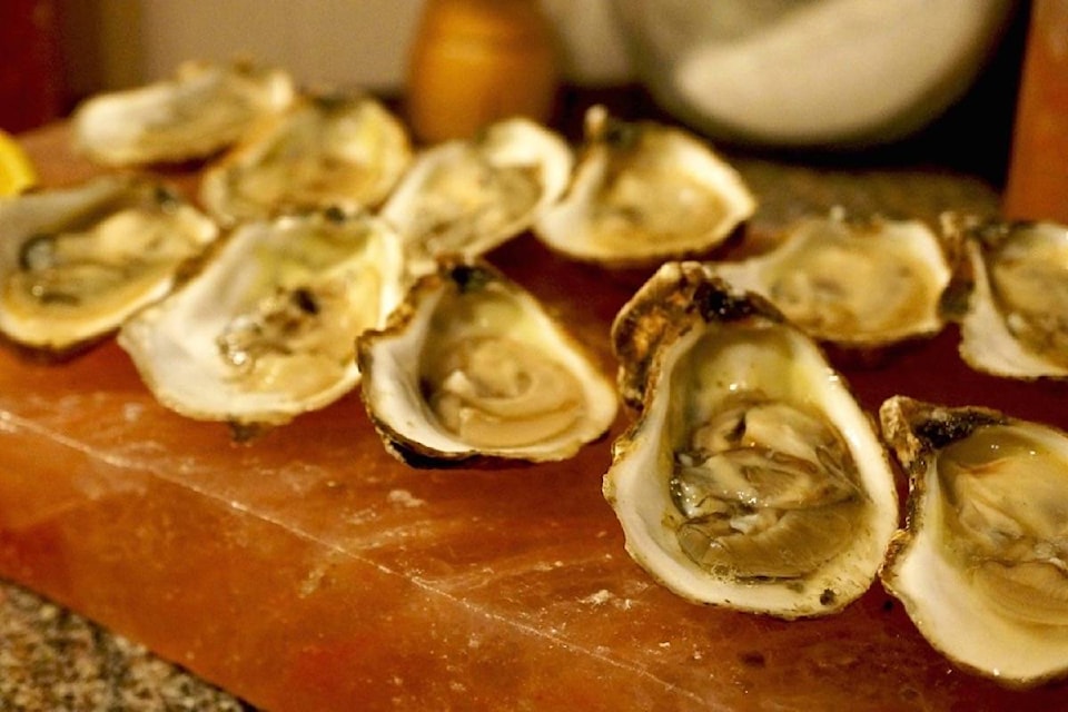 8967103_web1_170629-BPD-M-oysters-924001_960_720