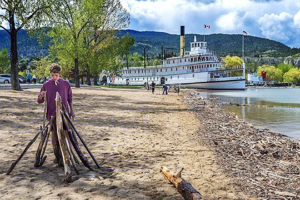 8973507_web1_170517-PWN-OkanaganLake-T