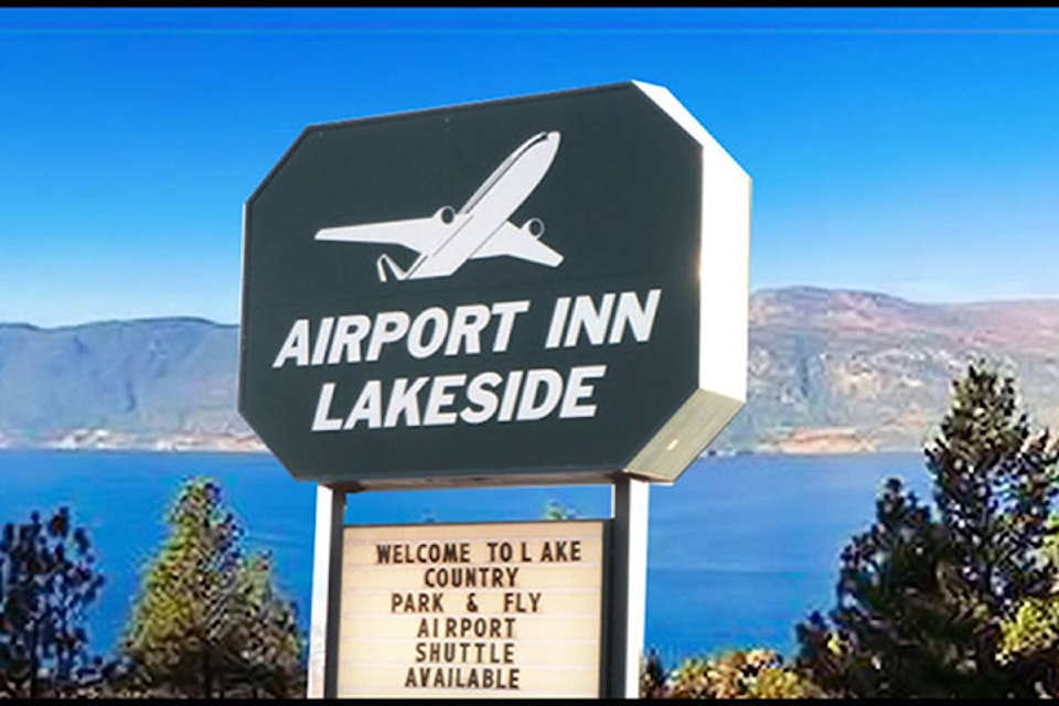 9116313_web1_airportinn_lakeside