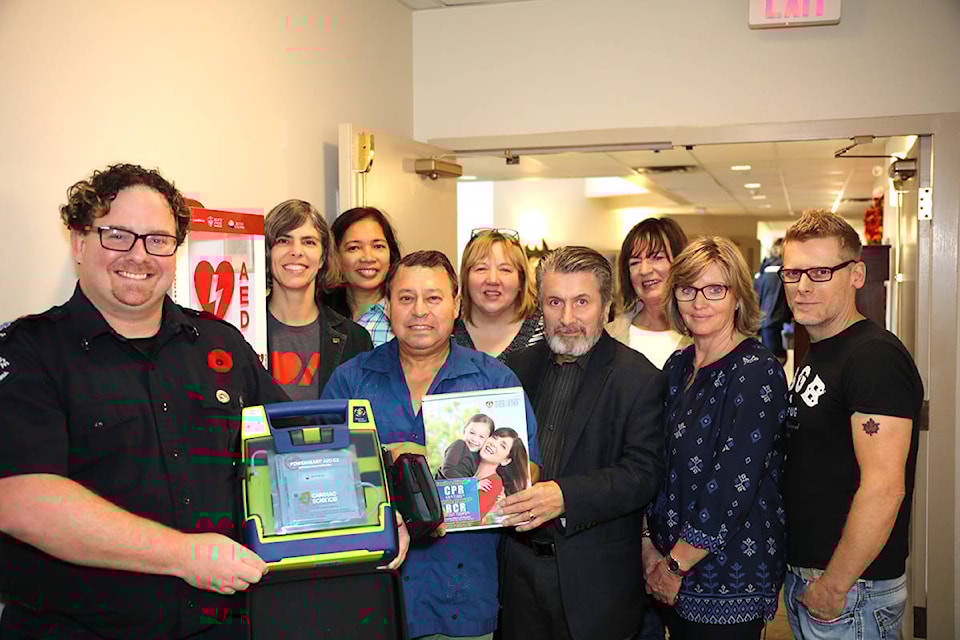 9149488_web1_defib