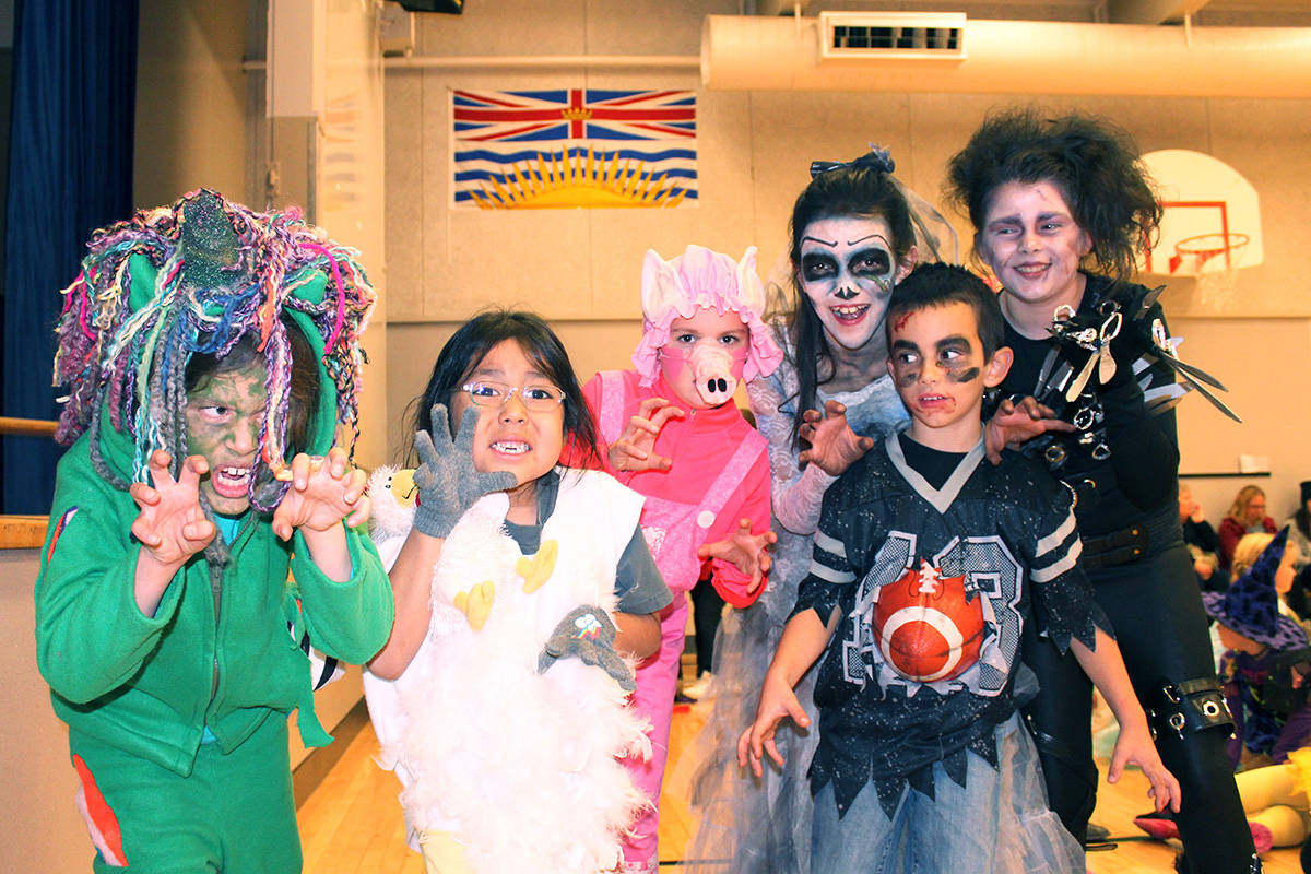 9182703_web1_copy_2017-11-03-VMS-Halloween-at-Harwood