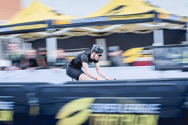 9187987_web1_171103-PWN-SuperLeagueTri-T