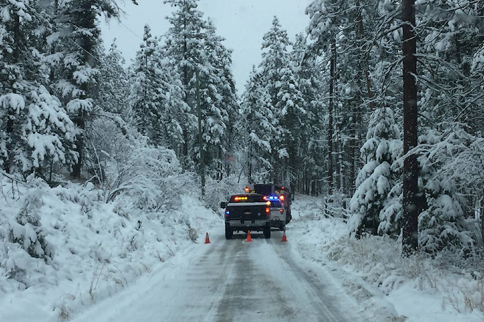 9231427_web1_171103-KCN-Bartley-Road-power-pole-down