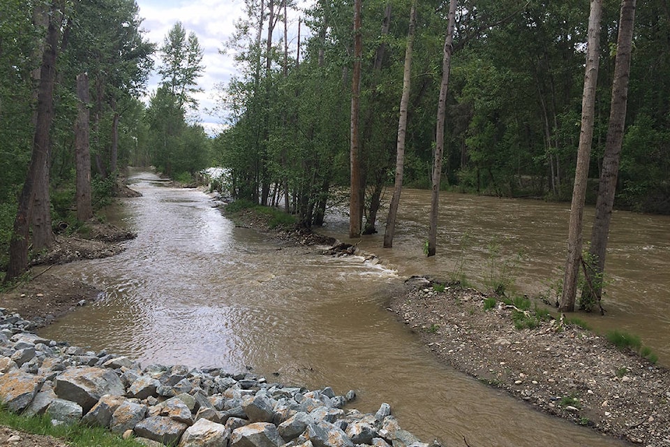 9317894_web1_171110-KCN-mission-creek-flooded