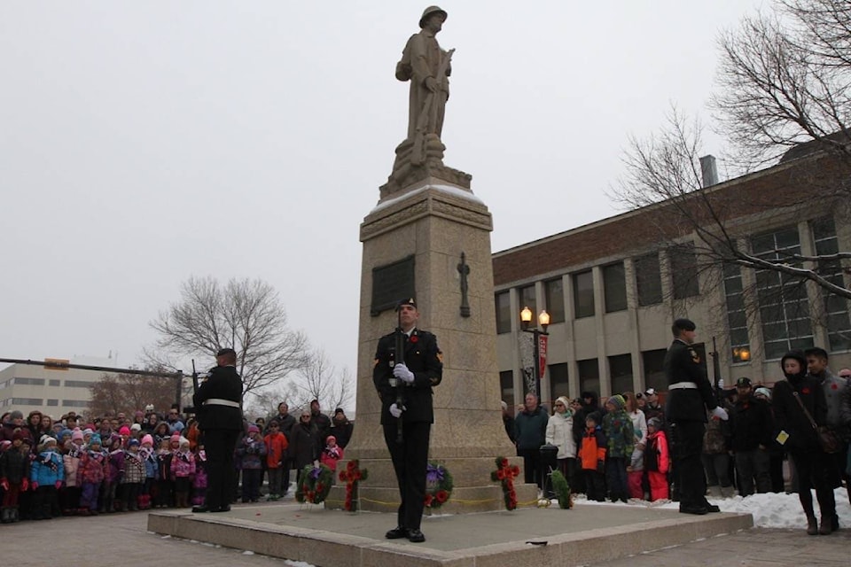 9342682_web1_171111-RemembranceDay-WEB_12