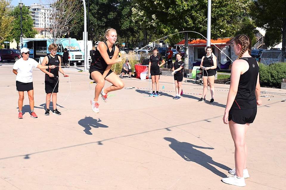 9568765_web1_170913-KCN-jump-rope-team-1