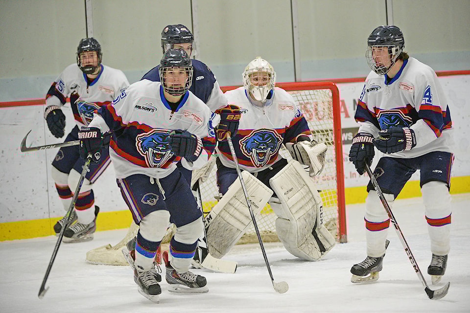 9670824_web1_171122-PNR-panthersattack