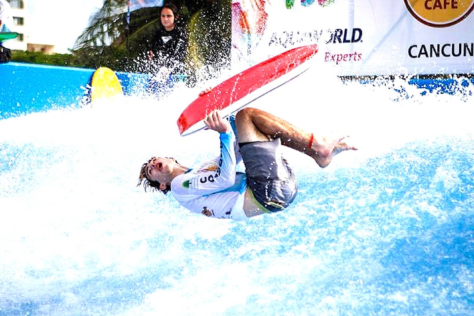 9886407_web1_FlowRider