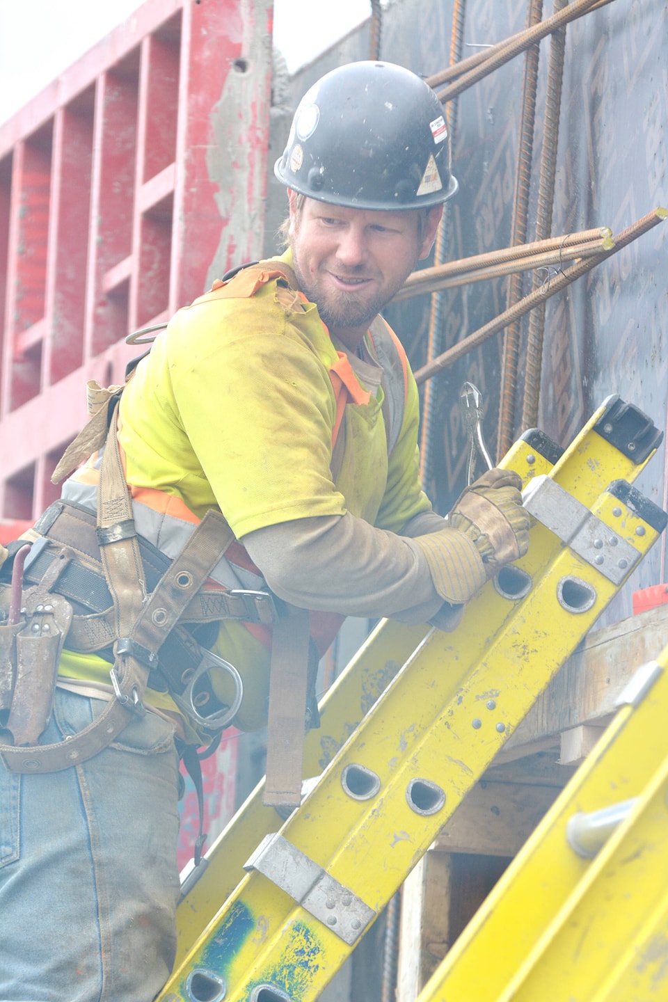 9921567_web1_171117-KCN-construction-worker