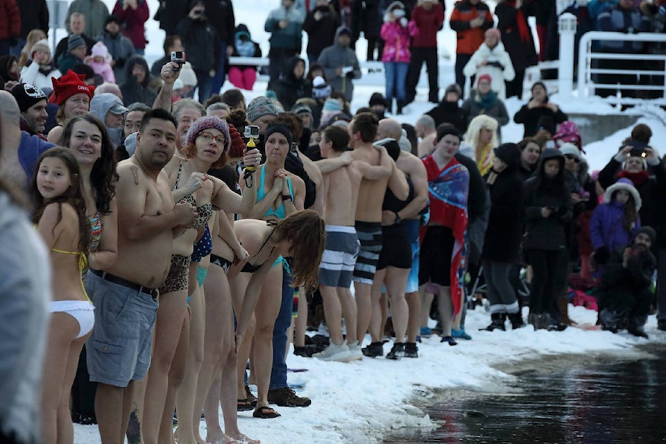 10024380_web1_180103-KCN-polar-bear-swim