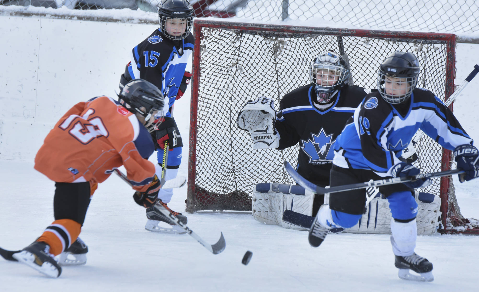 10082143_web1_180110-PWN-Apex-hockey-11