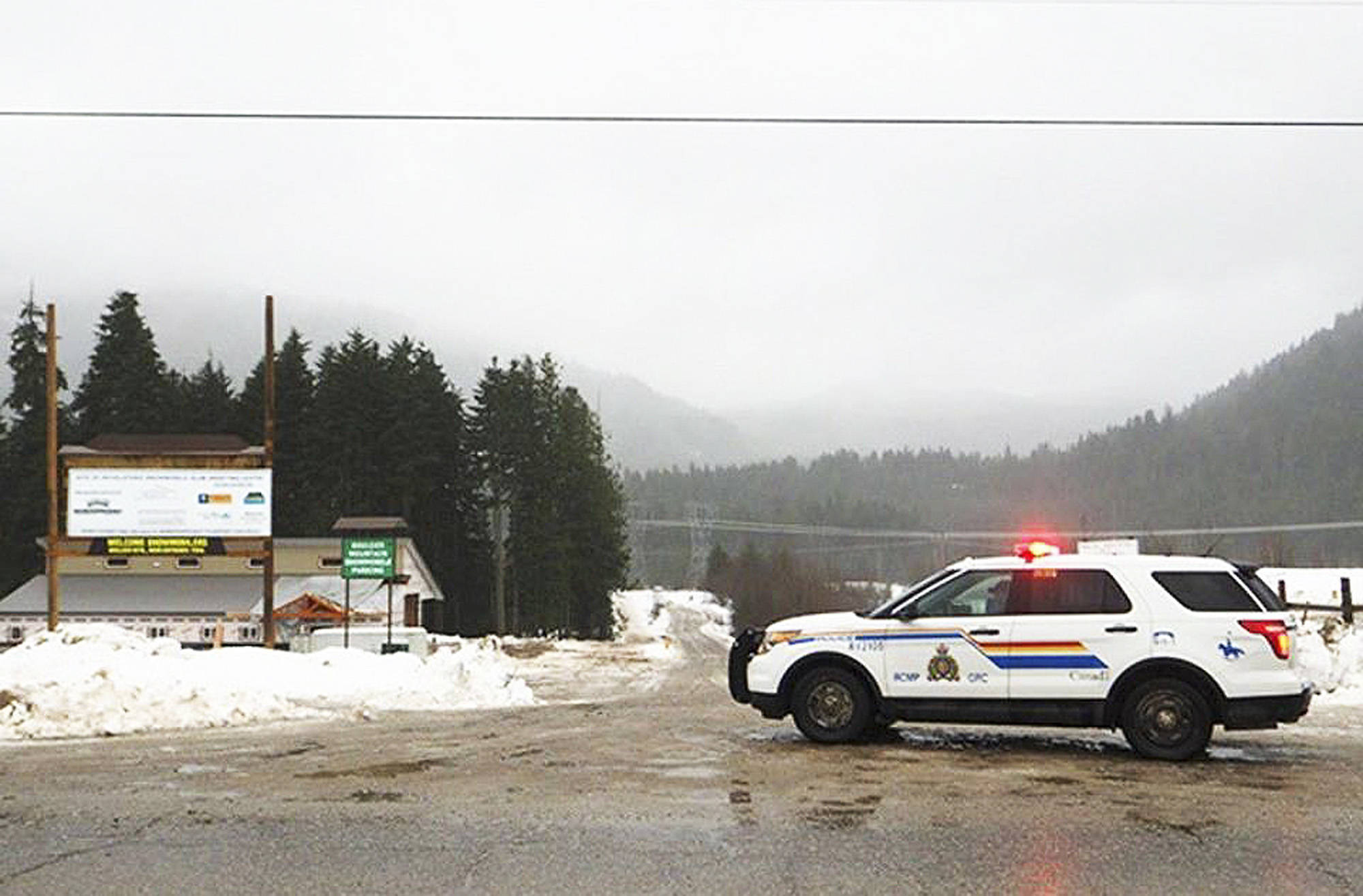 10083842_web1_SA-Revelstoke-snowmobile-search