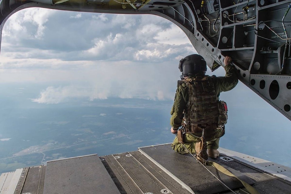 9828599_web1_20170720-BPD-fire-chinook-heli