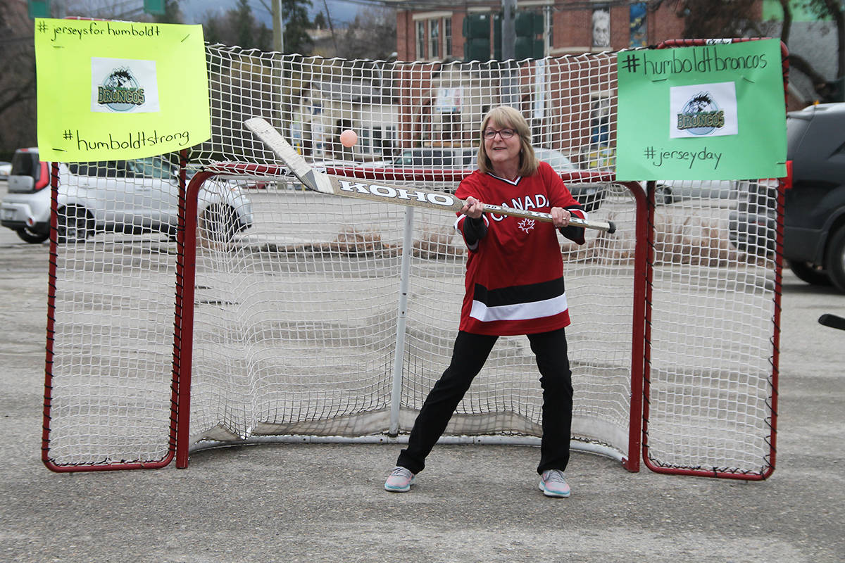 11424910_web1_copy_180415-VMS-RK-RoadHockey1