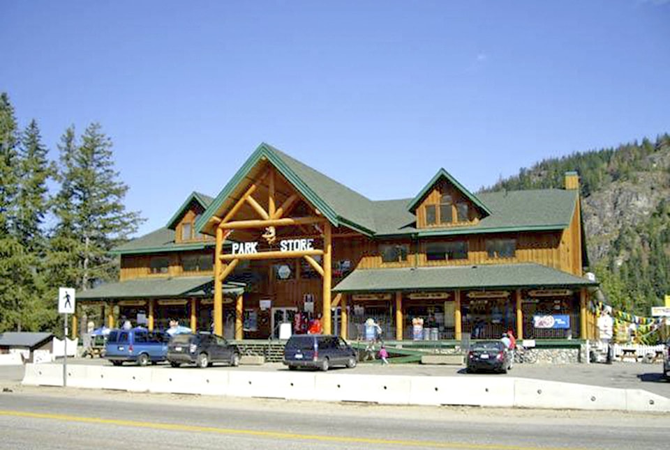 11512712_web1_shuswap-lake-park-store