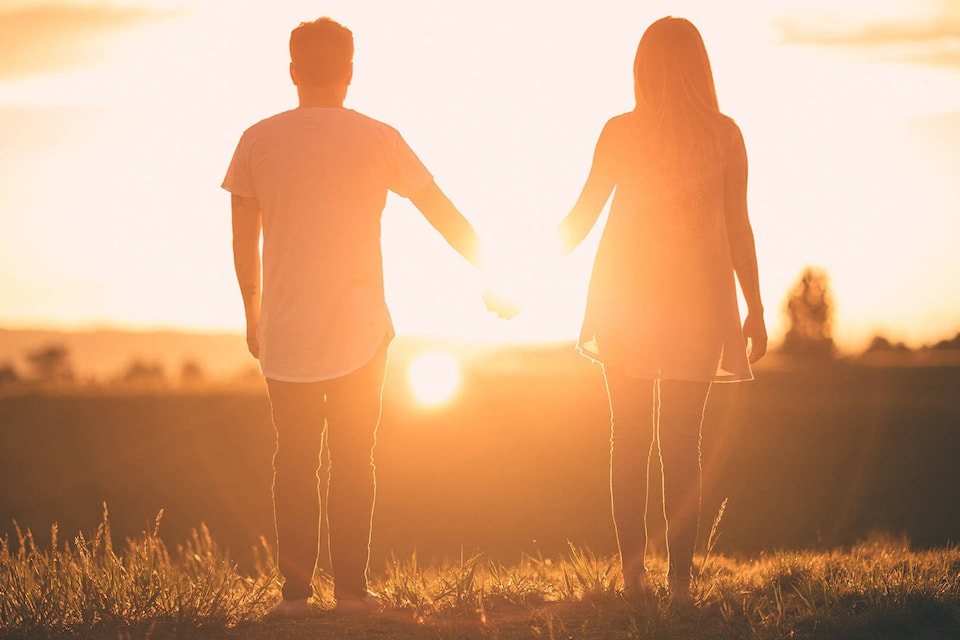 11858804_web1_180511-KCN-holding-hands