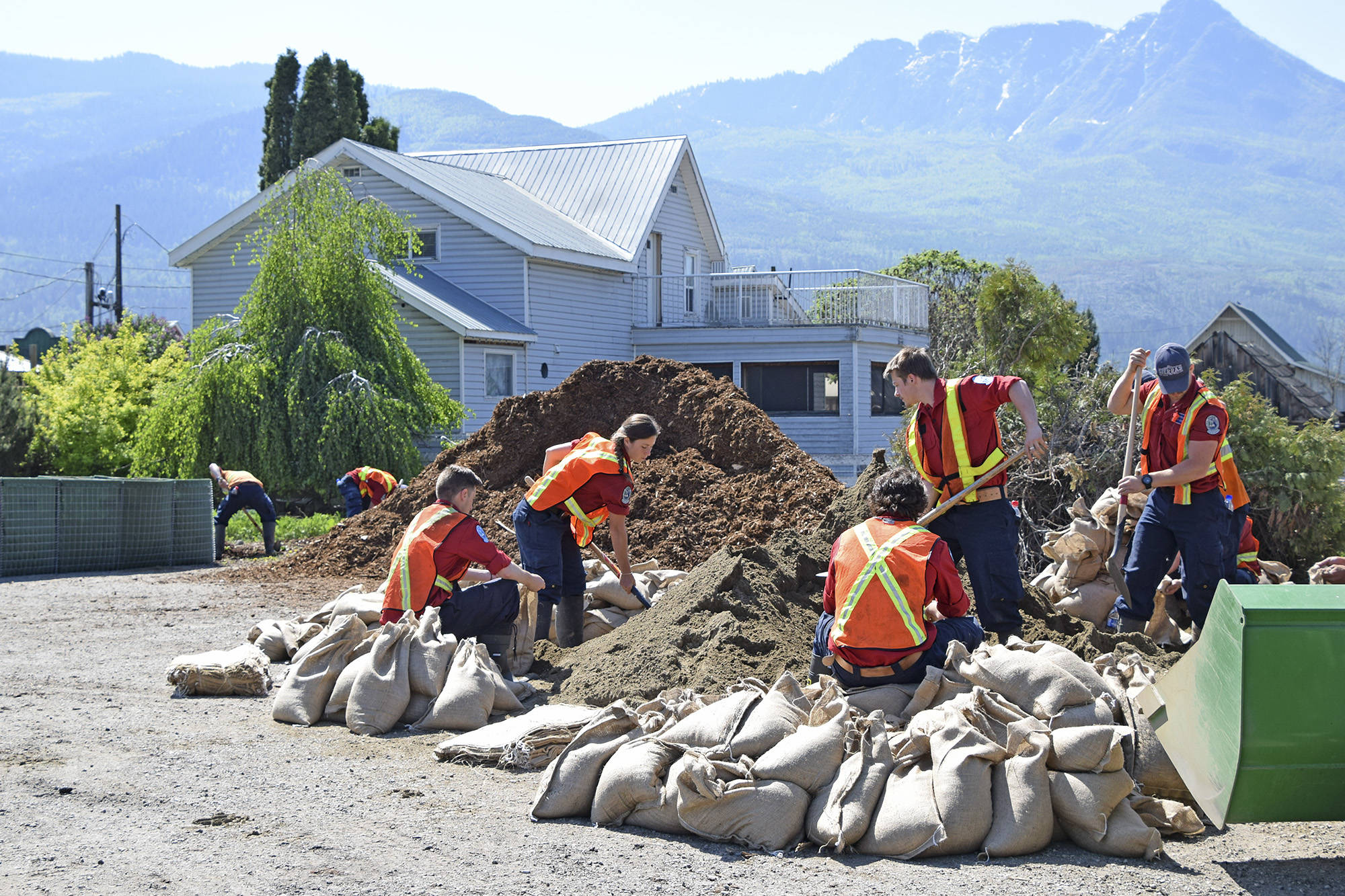 11899646_web1_180516-SAA-crews-at-demilles-DSC_3264