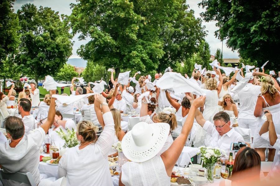 11917071_web1_170705-bpd-dinerenblanc