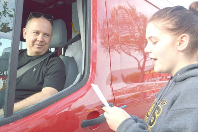 11961019_web1_180518-KCN-cancer-week-drive-thru