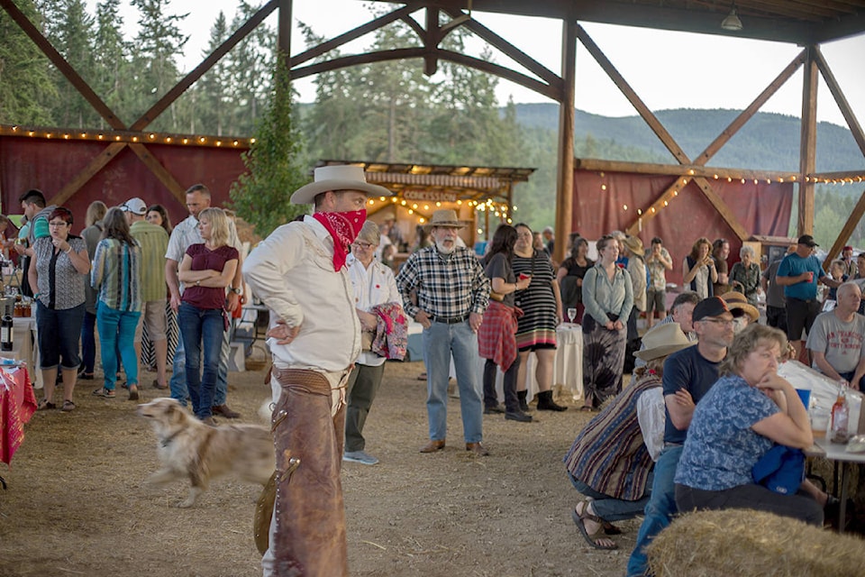 An outlaw keeps guests in order at the second annaul Hands Up! Live Auction Fundraiser for Caravan Farm Theatre in 2017. (Zev Tiefenbach Photography)