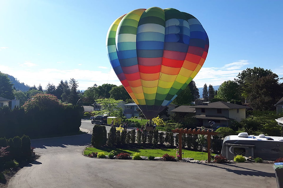 11994254_web1_copy_180523_KCN_balloon-landing