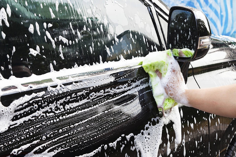 12141887_web1_180603_KCN_car-wash