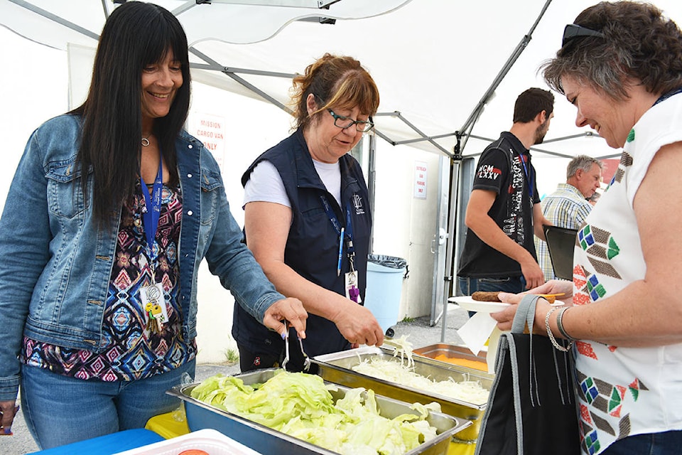 12191028_web1_170708-KCN-gospel-mission-BBQ-lunch