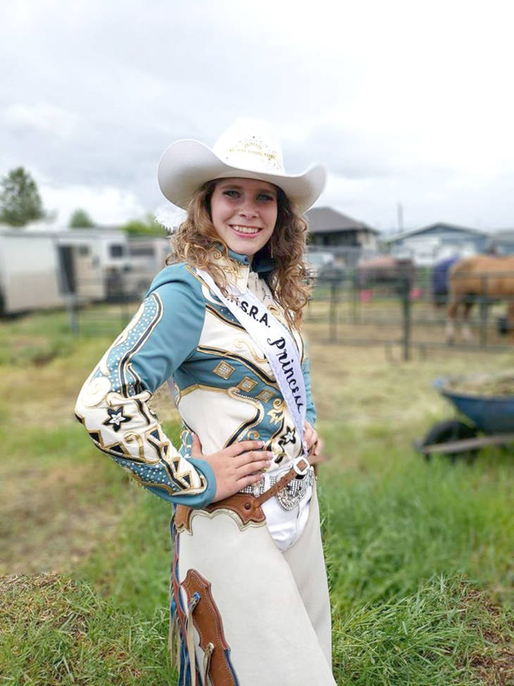 12242881_web1_180608-KCN-rodeo-princess2