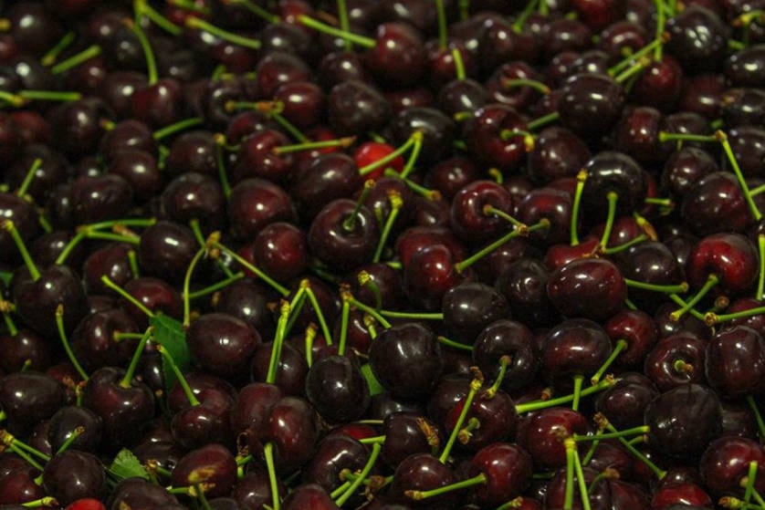 12398944_web1_180619-KCN-cherries