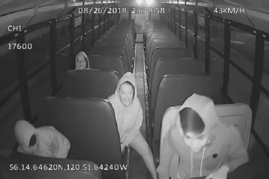 13744563_web1_bus-suspects-3