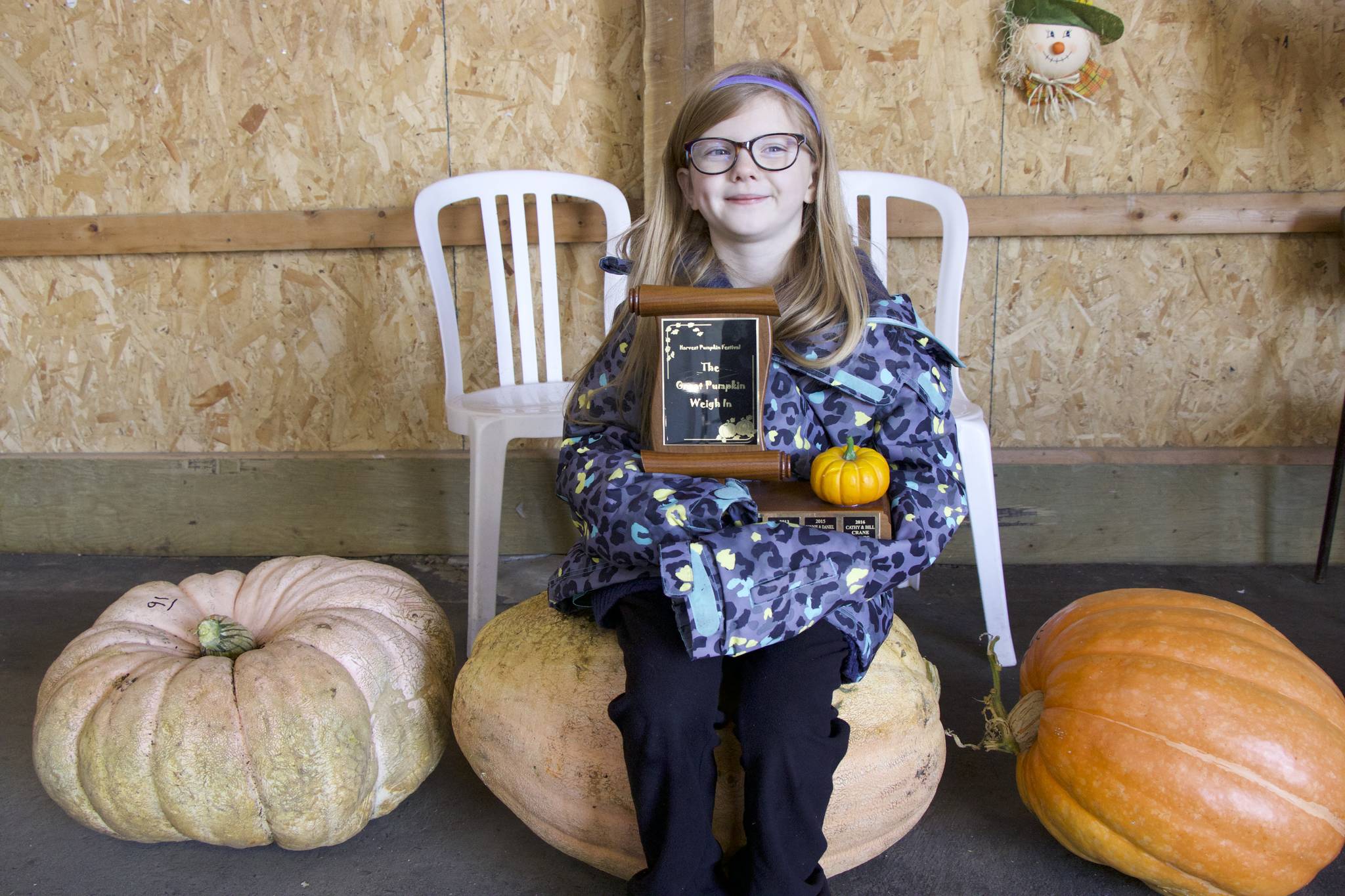 13854935_web1_181010-VMS-armstrong-pumpkin-harvest_4