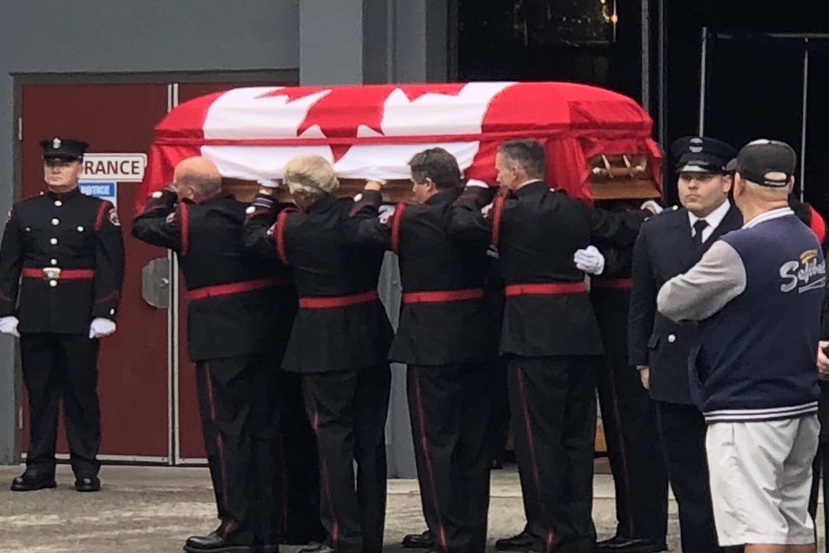 13889007_web1_180910-BPD-firefighterdies