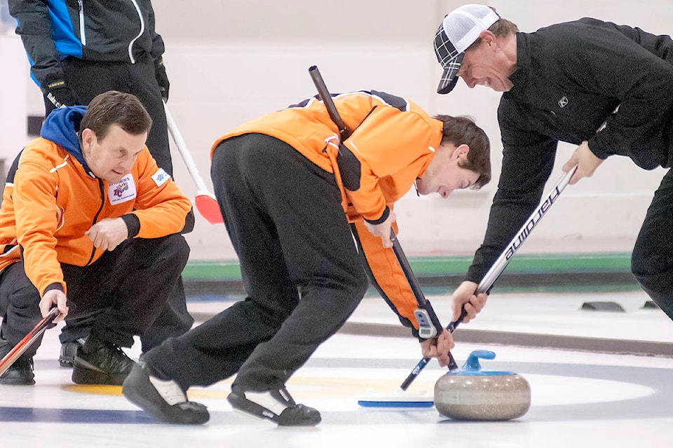 13938848_web1_181012-VMS-Curlingweb