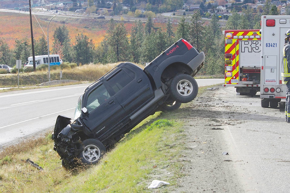 14159925_web1_181031-VMS-west-kelowna-crash2