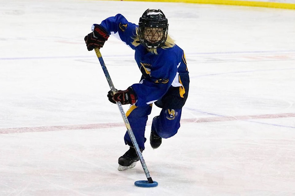 14302282_web1_181109-VMS-Lucia-Manton-ringette