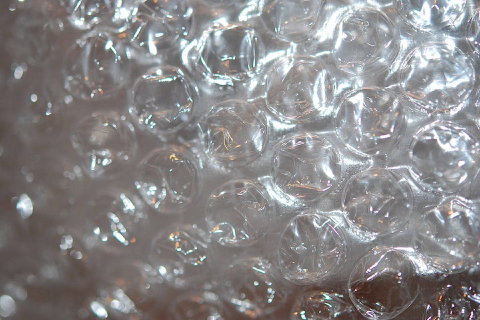 14323729_web1_Bubble-wrap_closeup