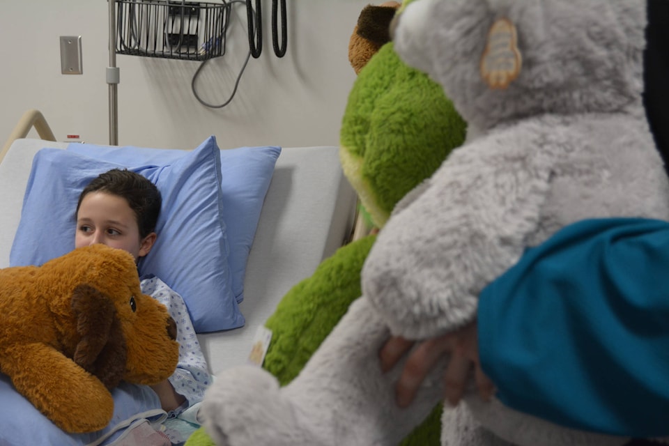 The Rockets deliver teddy bears and smiles at Kelowna General Hospital Kelowna Capital News