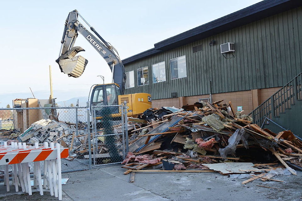 14651944_web1_181205-KCN-pool-room-demolition