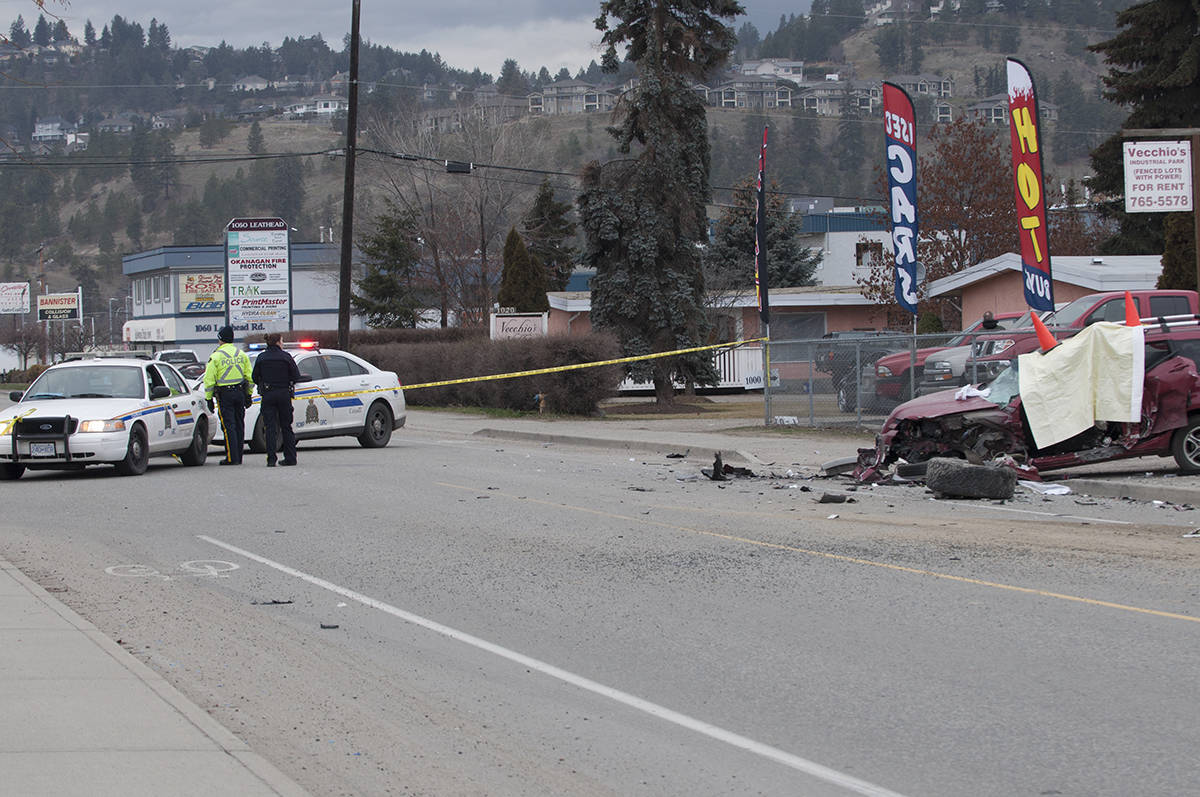 14668792_web1_181206-KCN-crash3
