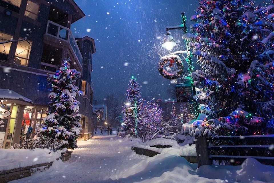 14887578_web1_181224-BPD-M-christmas-unsplash