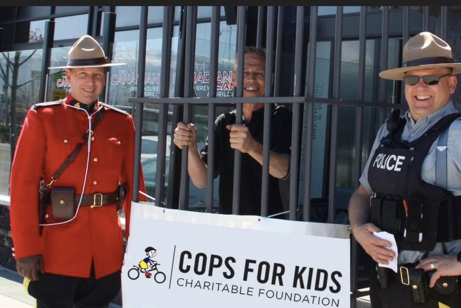 16381766_web1_copsforkids