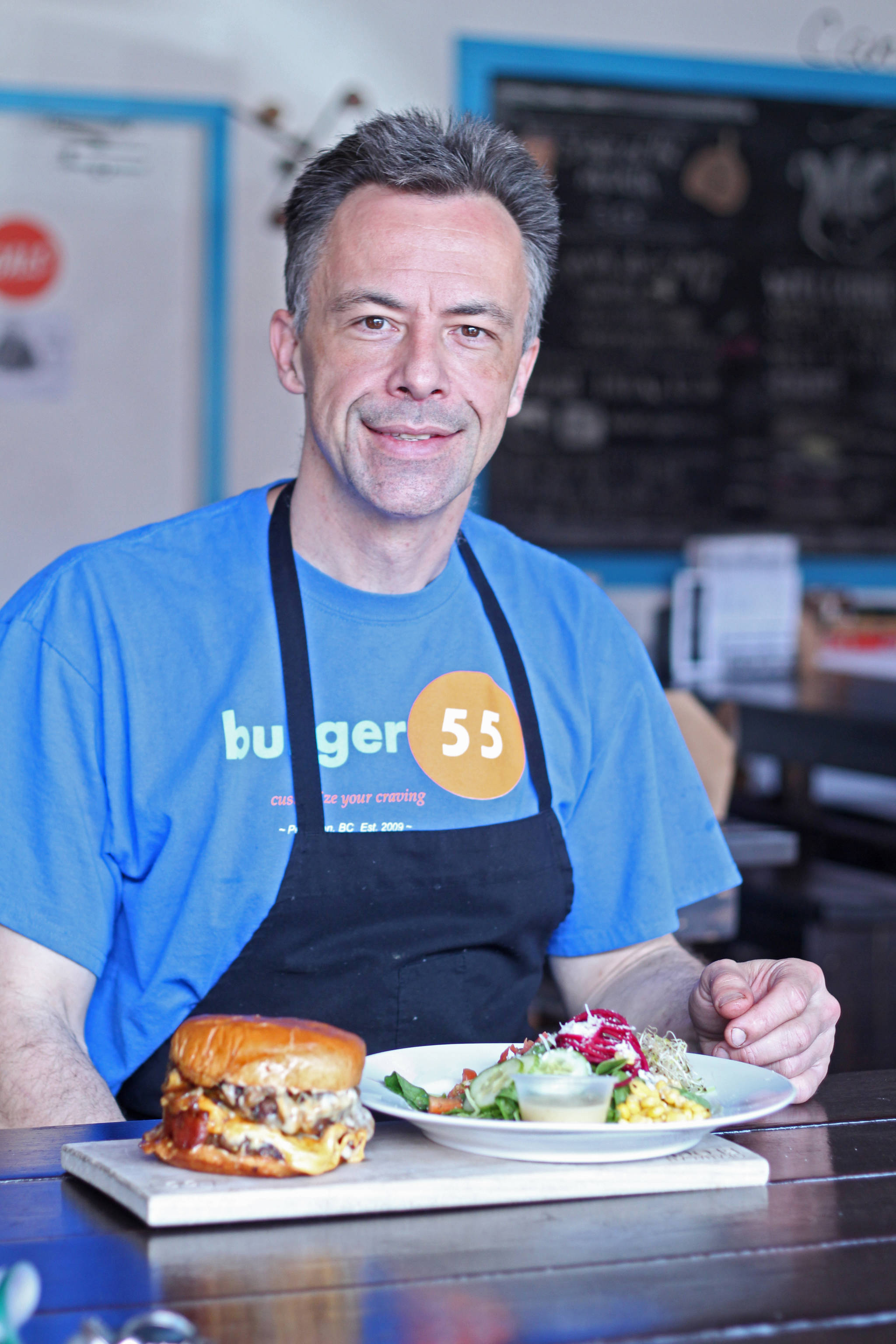 16577879_web1_190426-PWN-FoodieFriday-Burger55