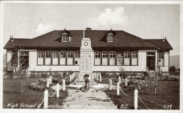 16586917_web1_190502-SUM-Historic-cenotaph_1